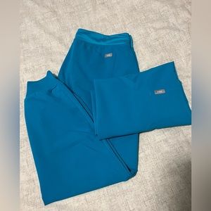 Figs Livingston pants and 1 pocket top